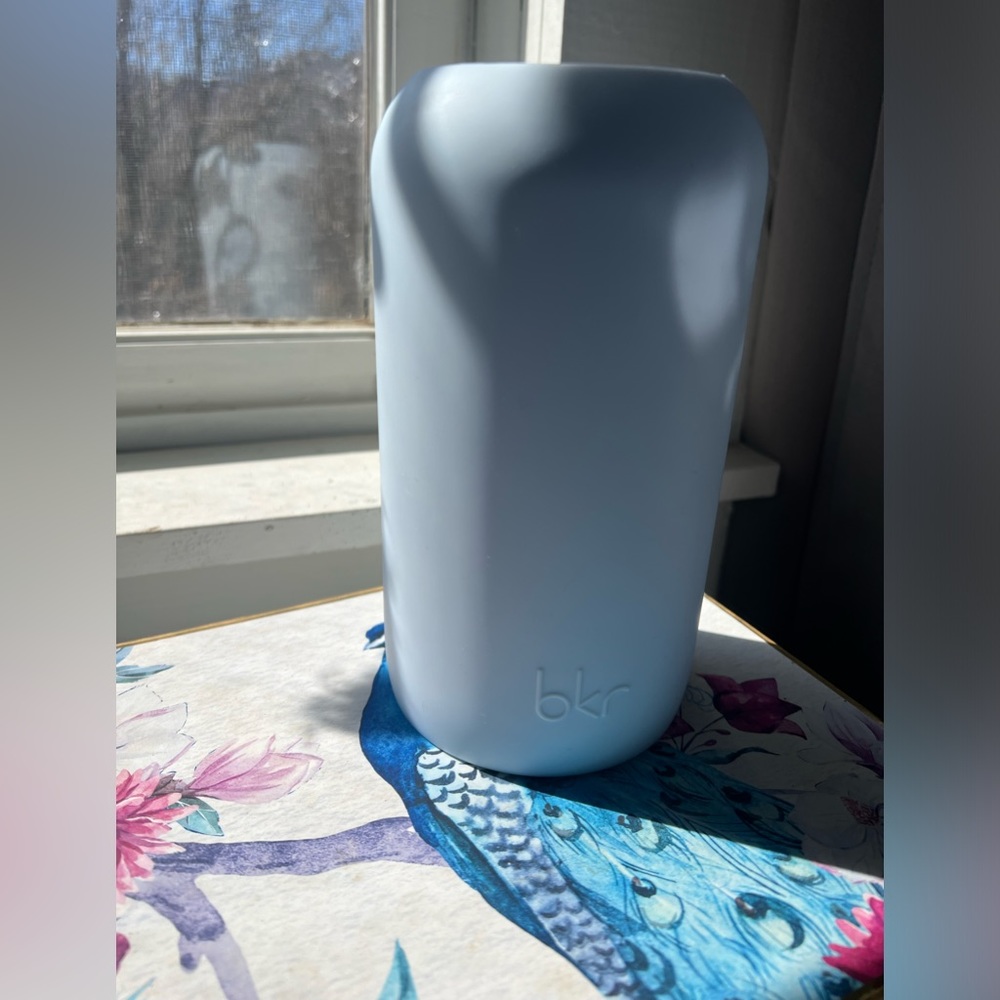 Bkr GRACE  1 L 32 oz Baby Light Pale Blue So Beautiful! Big Bottle Sleeve